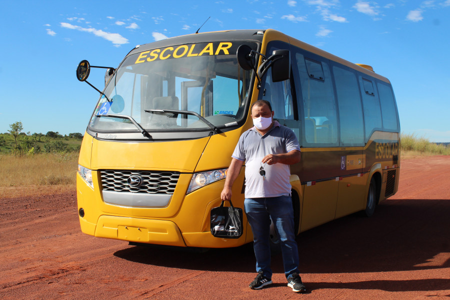 Ponte Alta do Tocantins recebe novo Ônibus Escolar